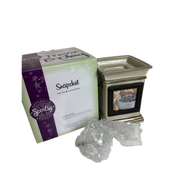 Scentsy Snapshot Full-Size Scented Warmer With Box & Bulb - Damaged Box/Writing - Picture 2 of 10